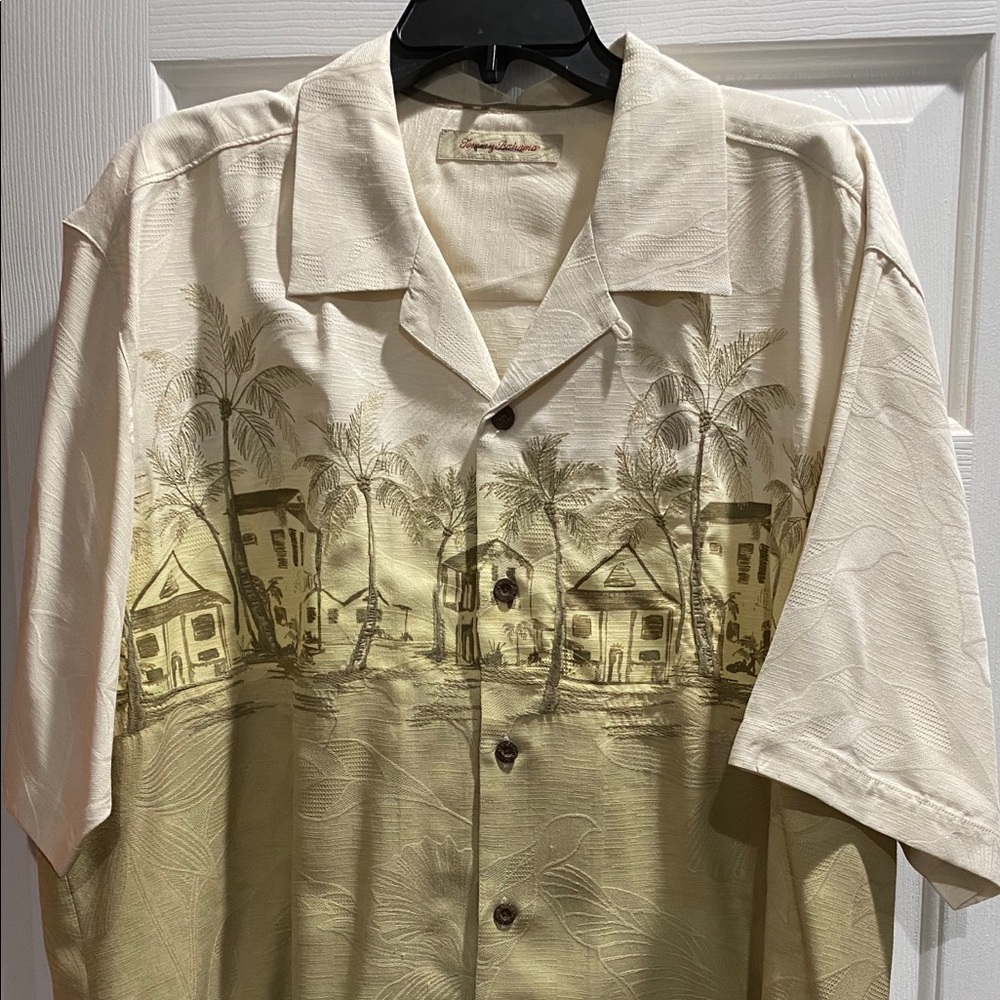 Men’s Tommy Bahama short sleeve XL shirt